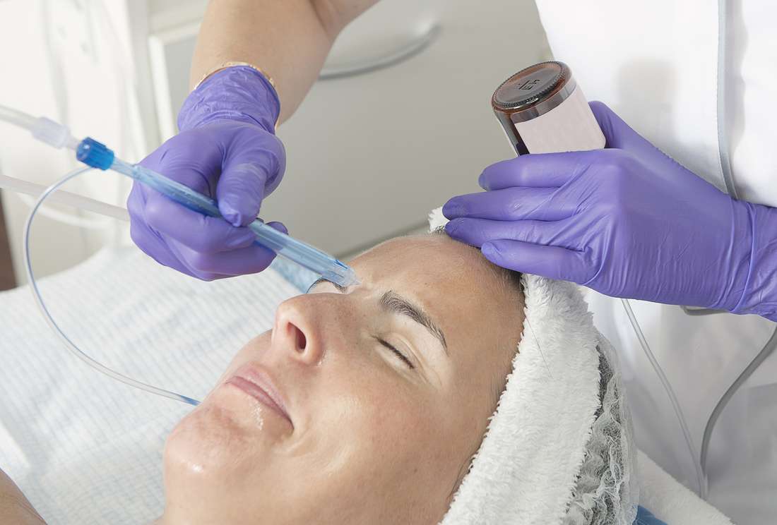 Gesichtsbehandlung JetPeel™ Gesichtsbehandlung JetPeel™