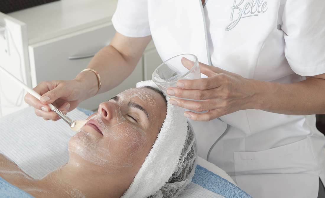 Gesichtsbehandlung JetPeel™ Gesichtsbehandlung JetPeel™